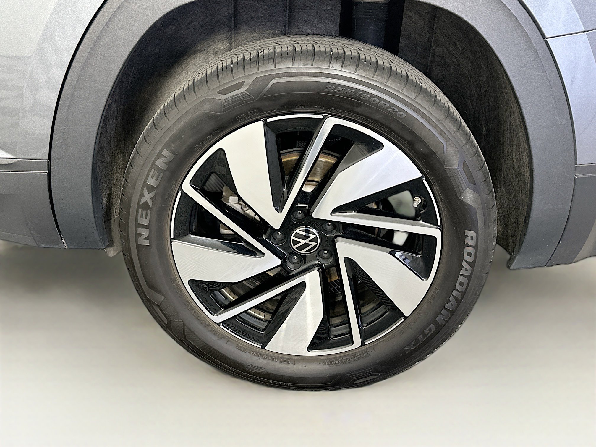 Used 2025 Volkswagen Atlas SE image 11