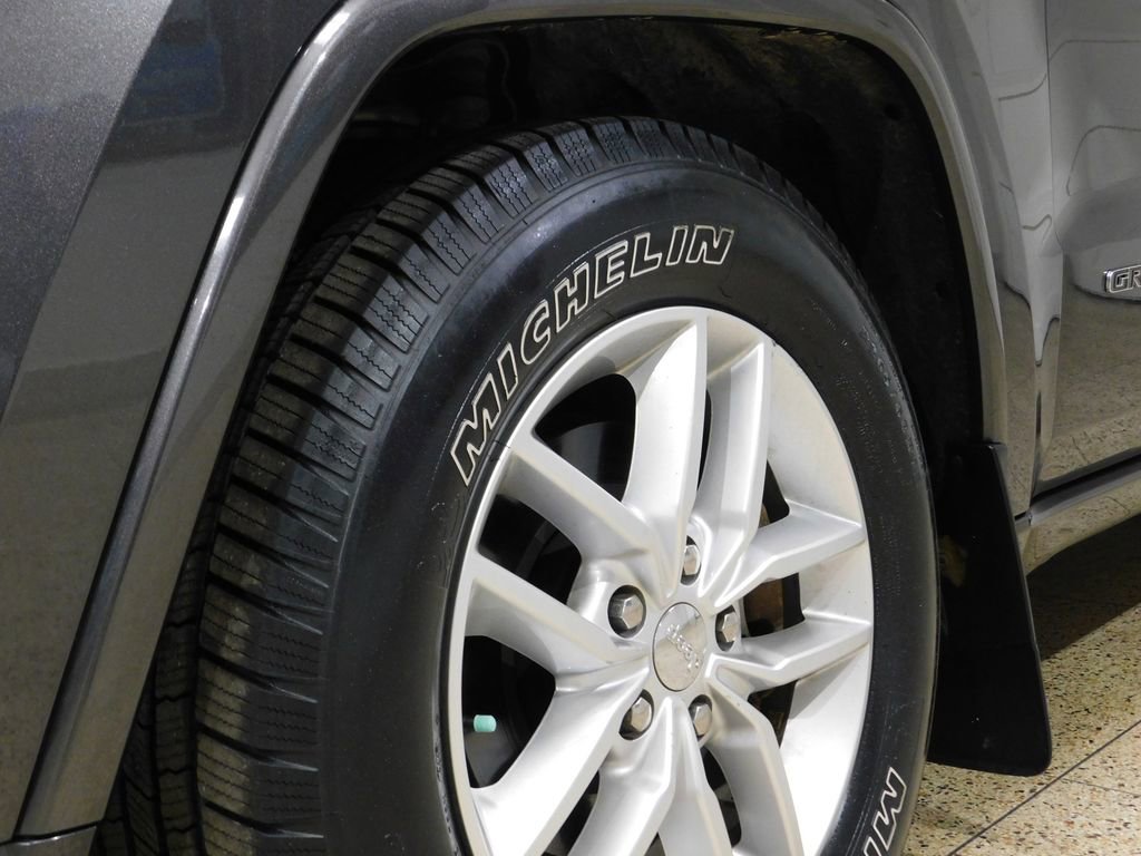 Used 2017 Jeep Grand Cherokee Overland AWD/4WD image 24