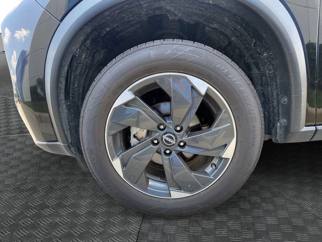 Used 2024 Nissan Rogue SV AWD/4WD image 13