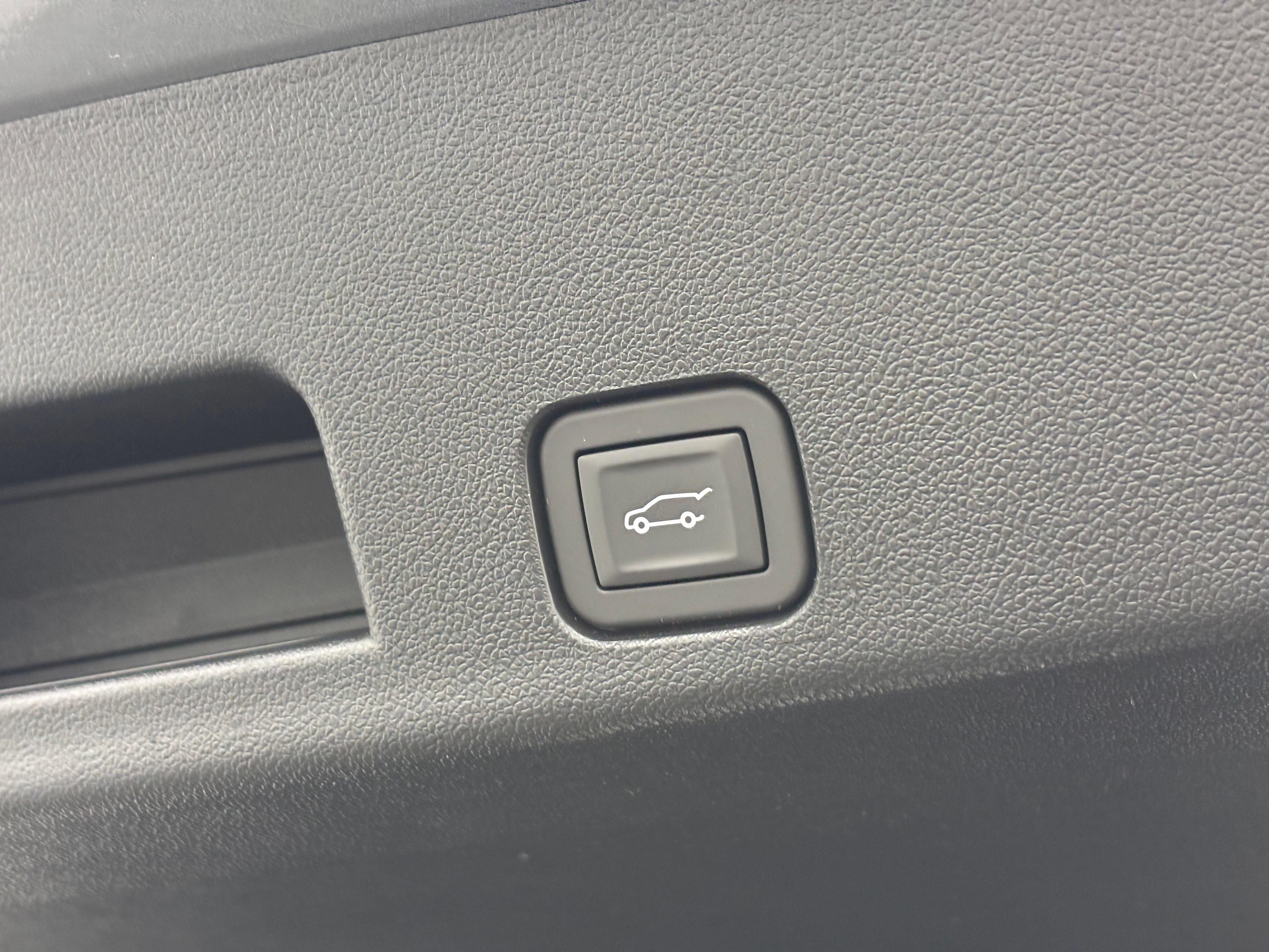 New 2027 GMC Acadia Denali Ultimate w/ LPO, Floor Liner Package AWD/4WD image 15