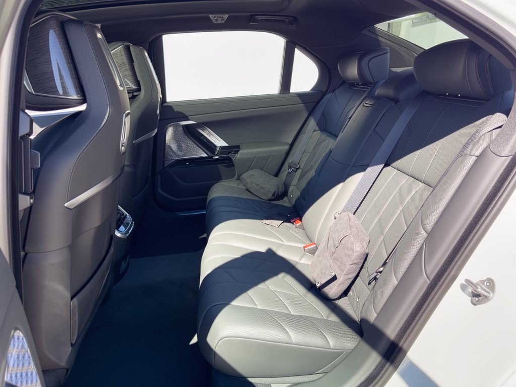 New 2026 BMW i7 xDrive60 AWD/4WD image 25