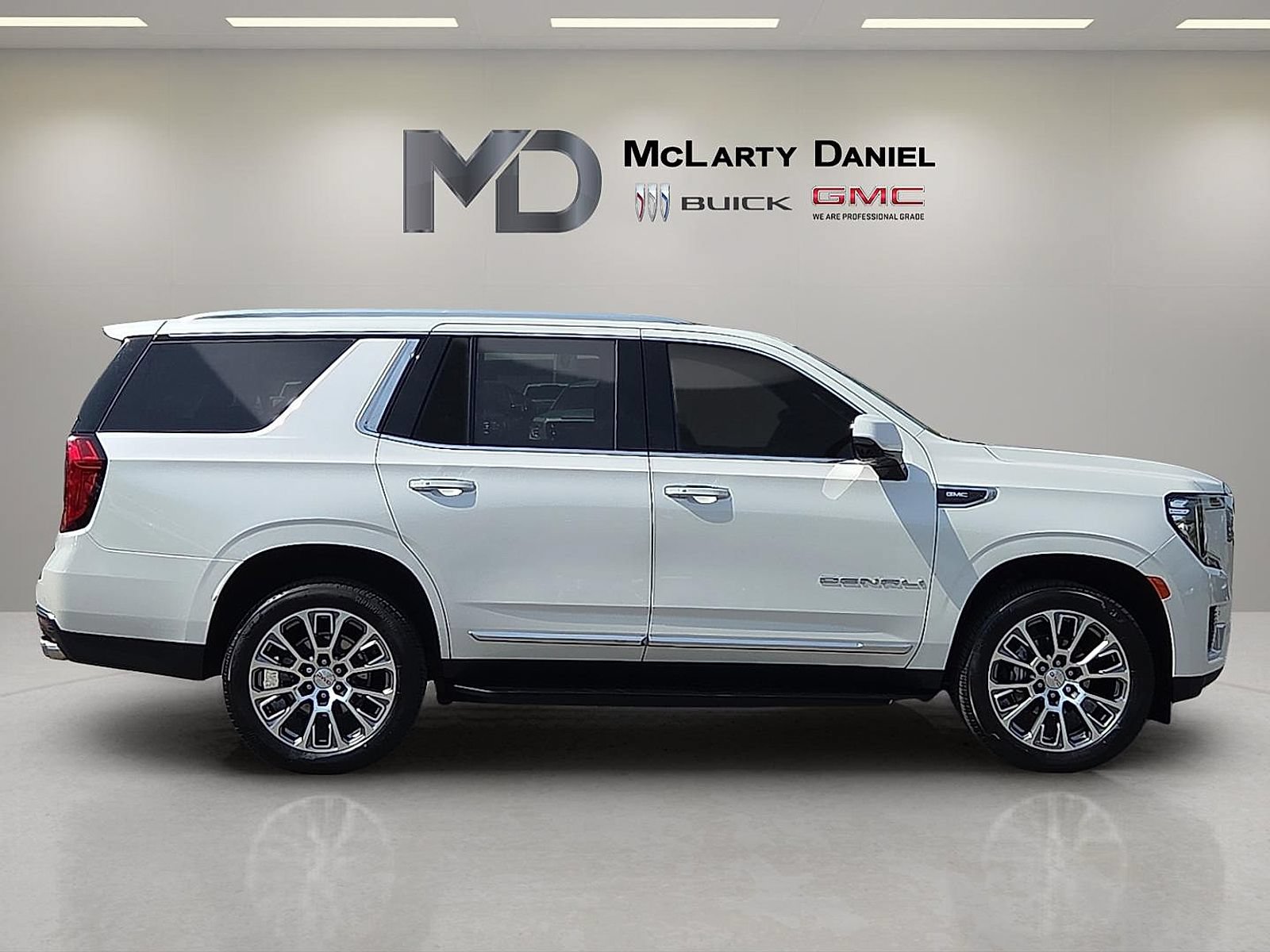 Certified 2024 GMC Yukon Denali AWD/4WD image 15