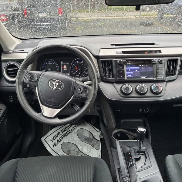 Used 2017 Toyota RAV4 LE AWD/4WD image 12