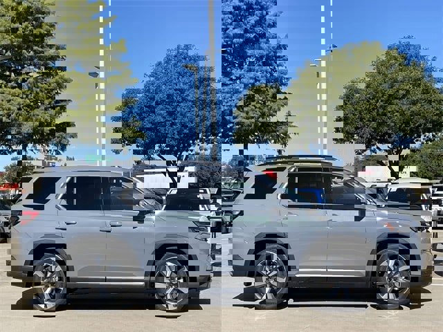 New 2025 Honda Pilot Touring image 3