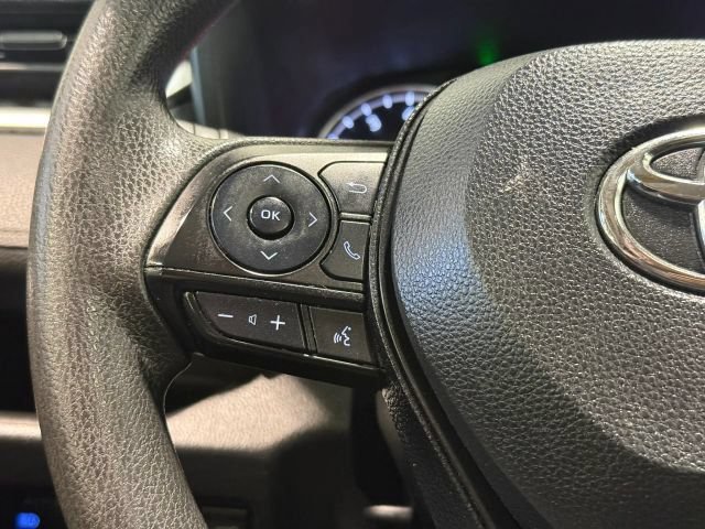 Used 2019 Toyota RAV4 XLE w/ Convenience Package FWD image 16