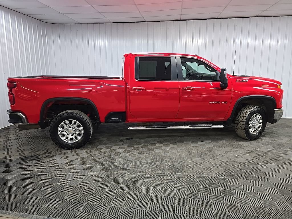 Used 2024 Chevrolet Silverado 3500 LT w/ Convenience Package image 2