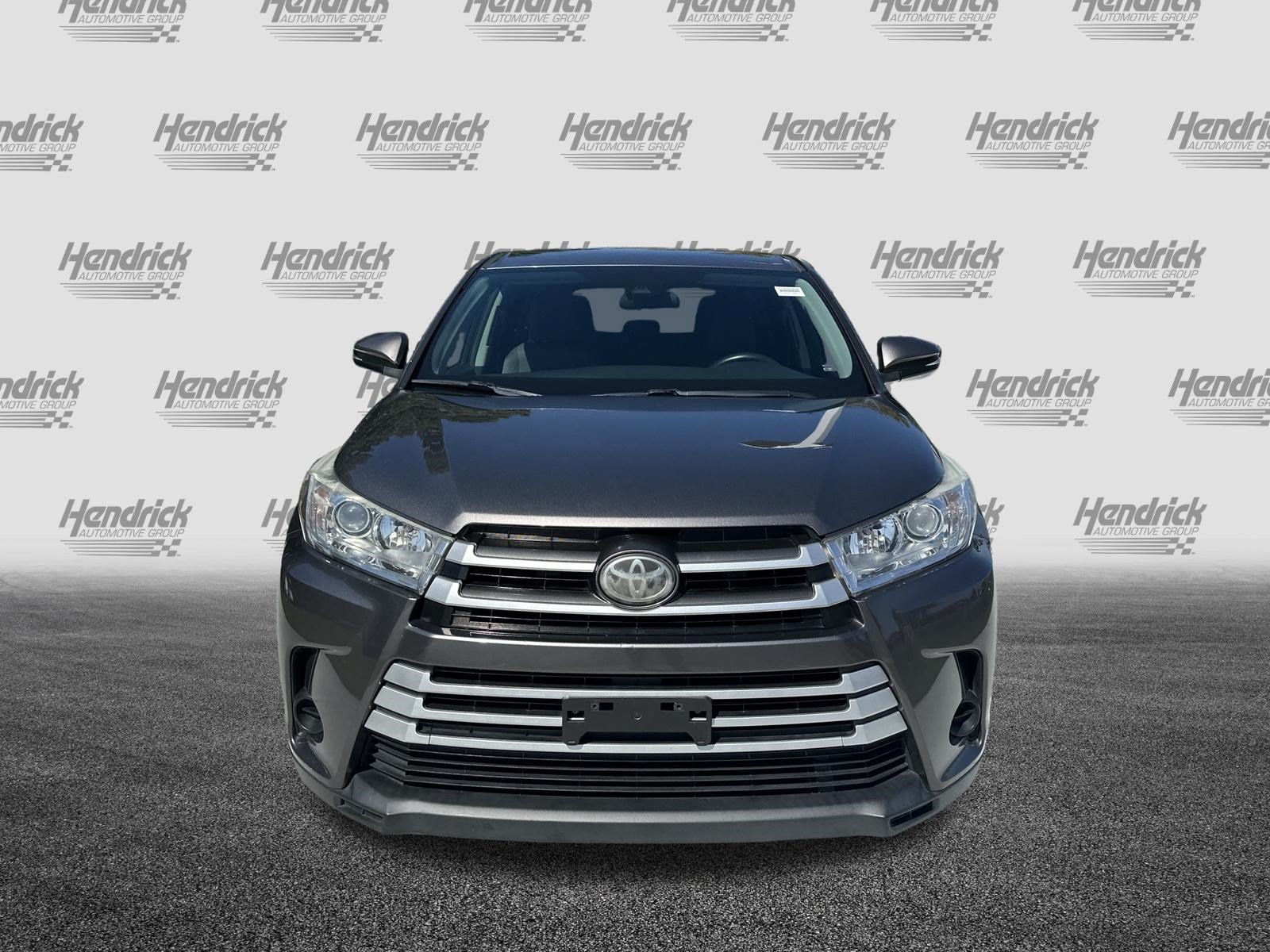Used 2017 Toyota Highlander LE FWD image 3