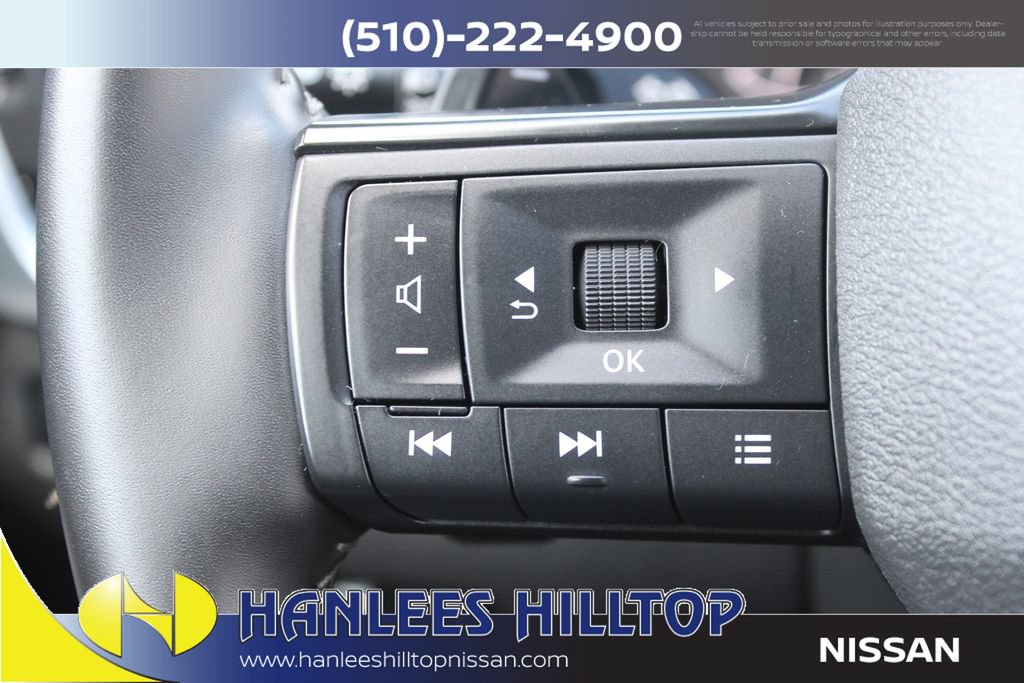 Used 2025 Nissan Rogue SV AWD/4WD image 29