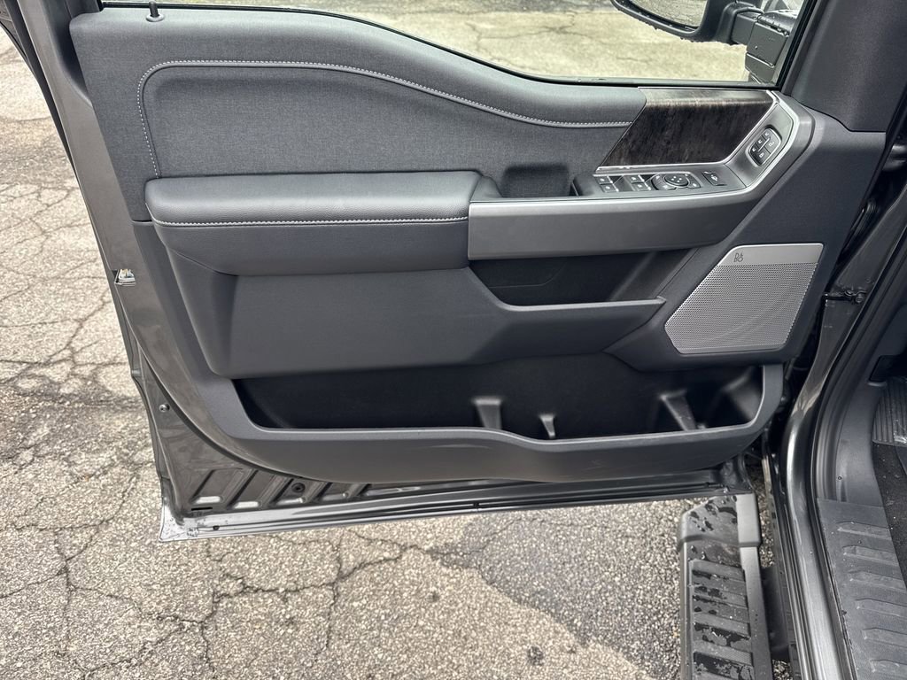 New 2026 Ford F350 Lariat w/ Black Appearance Package image 10