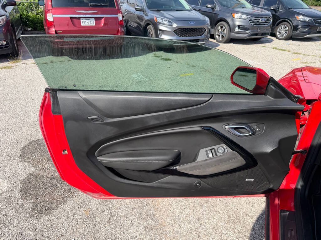 Used 2019 Chevrolet Camaro LT RWD image 10
