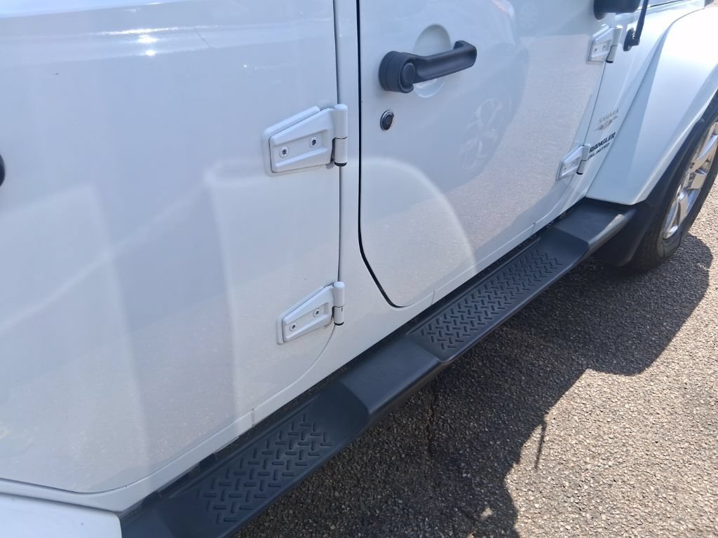Used 2015 Jeep Wrangler Unlimited Sahara w/ Connectivity Group AWD/4WD image 13