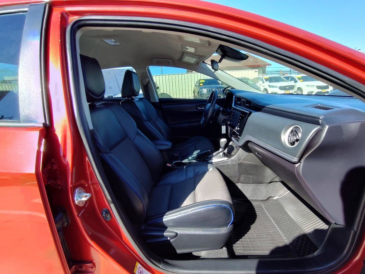 Used 2017 Toyota Corolla SE FWD image 40