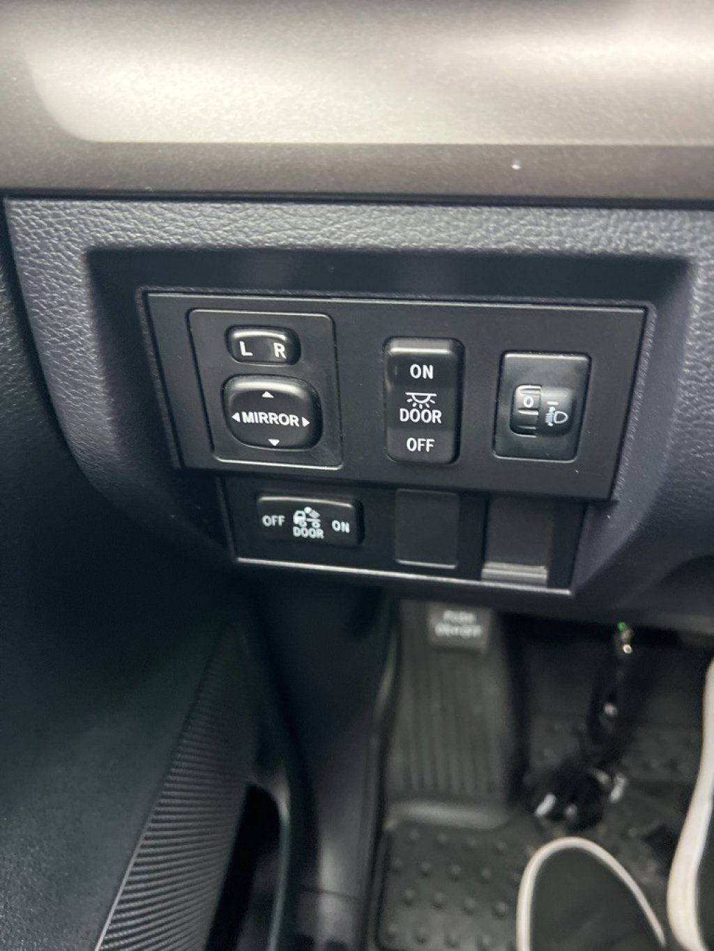 Used 2017 Toyota Tundra SR5 image 8