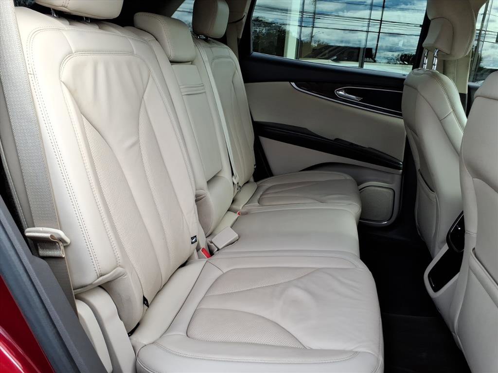 Used 2019 Lincoln Nautilus Select image 12