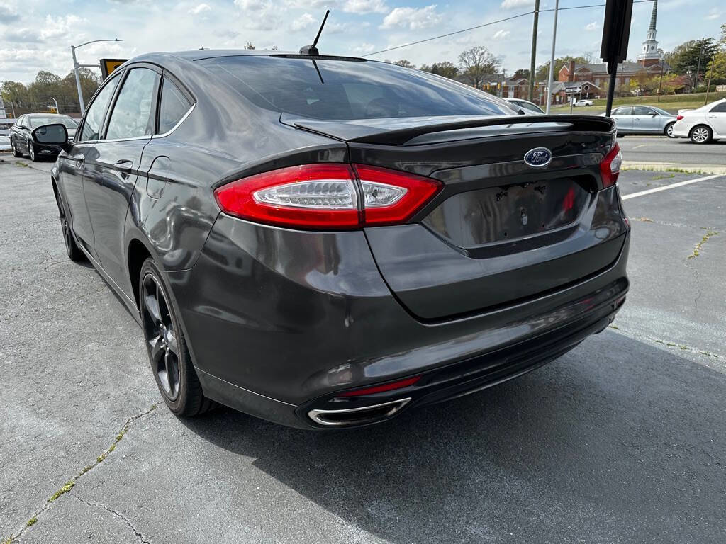 Used 2015 Ford Fusion SE w/ Equipment Group 201A image 5
