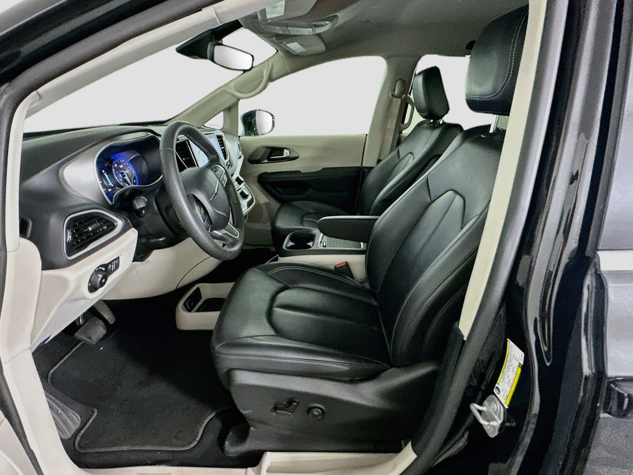 Used 2024 Chrysler Pacifica Touring-L FWD image 13