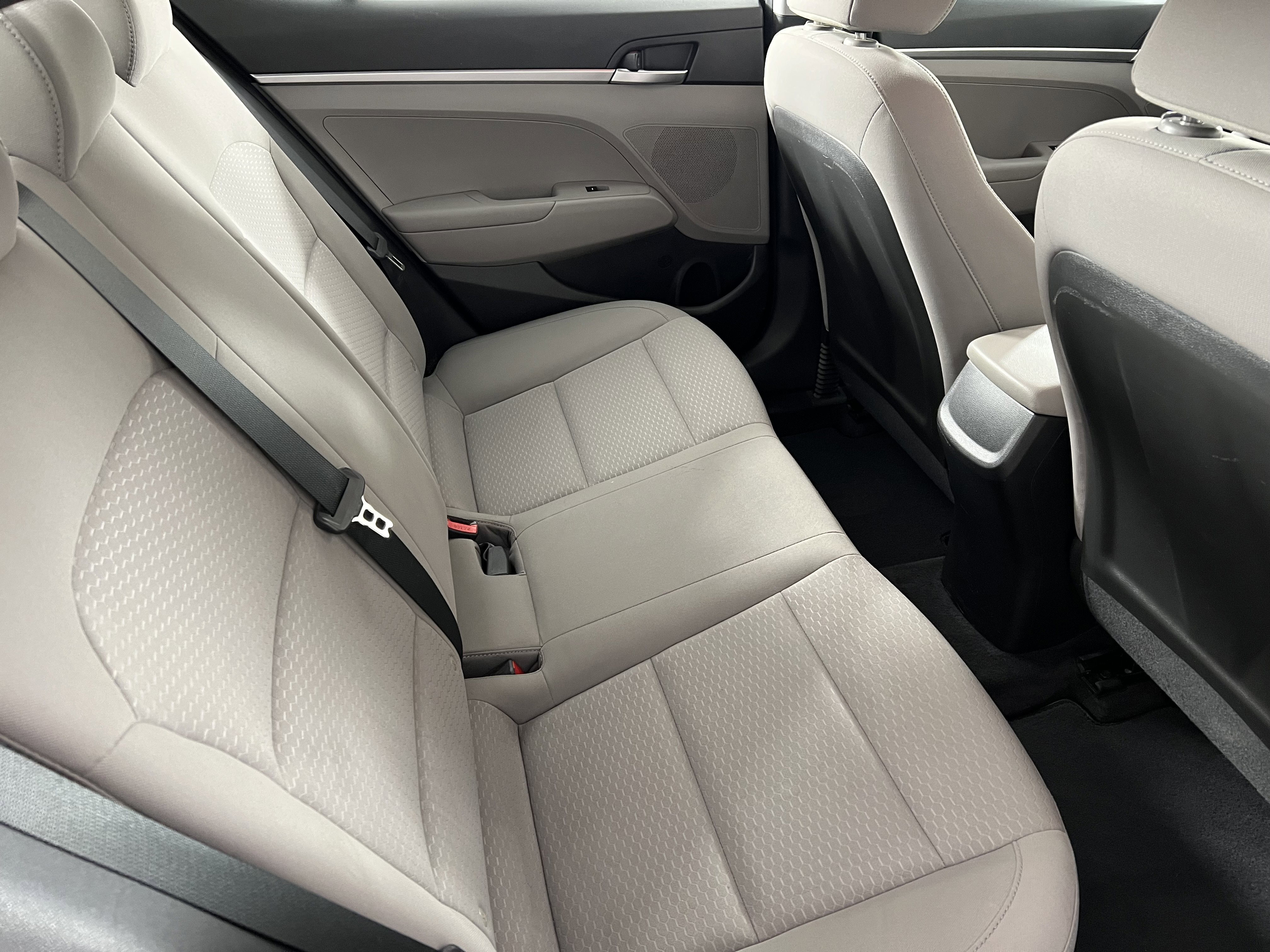 Used 2020 Hyundai Elantra SE FWD image 23