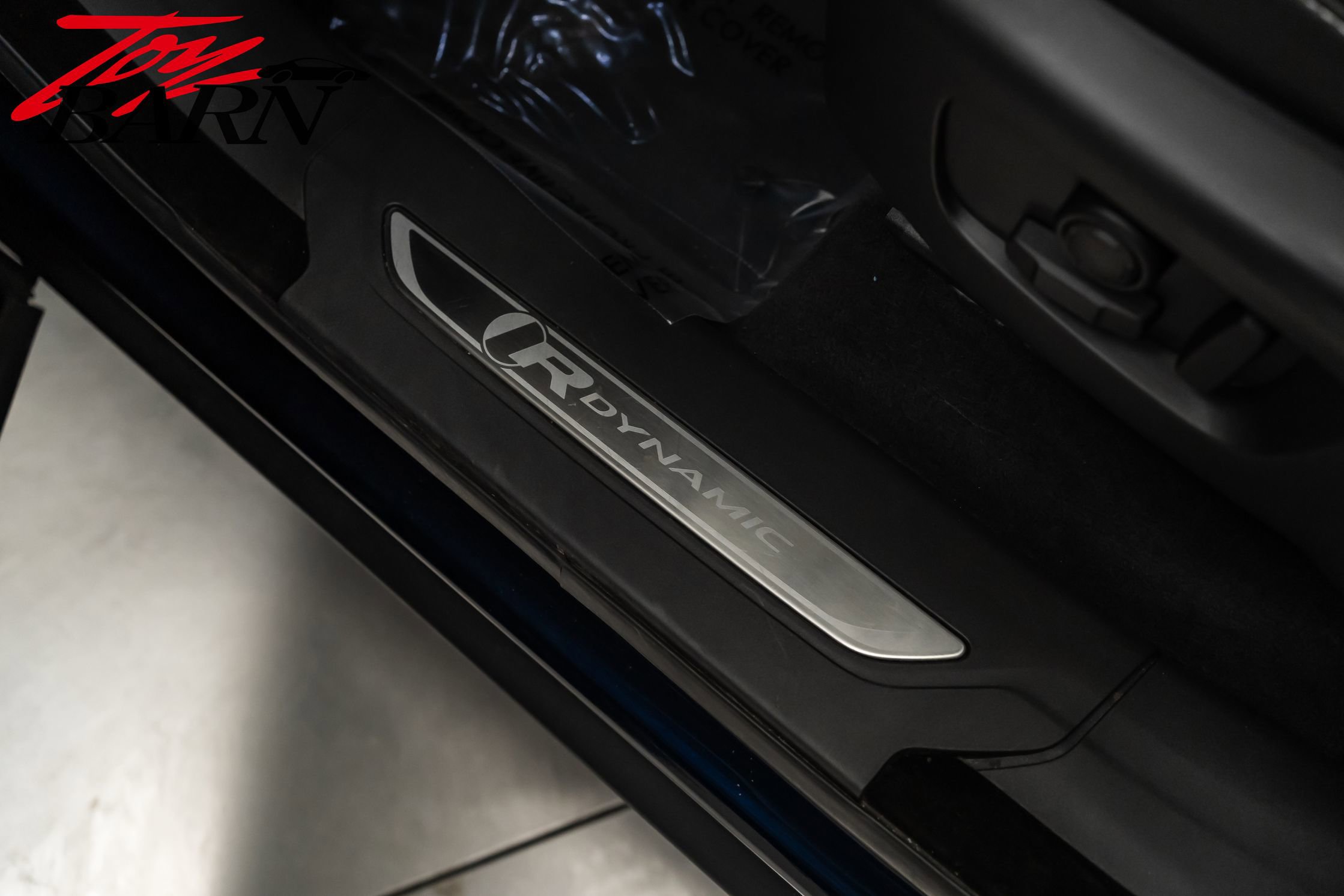 Used 2023 Land Rover Range Rover Velar R-Dynamic S image 25