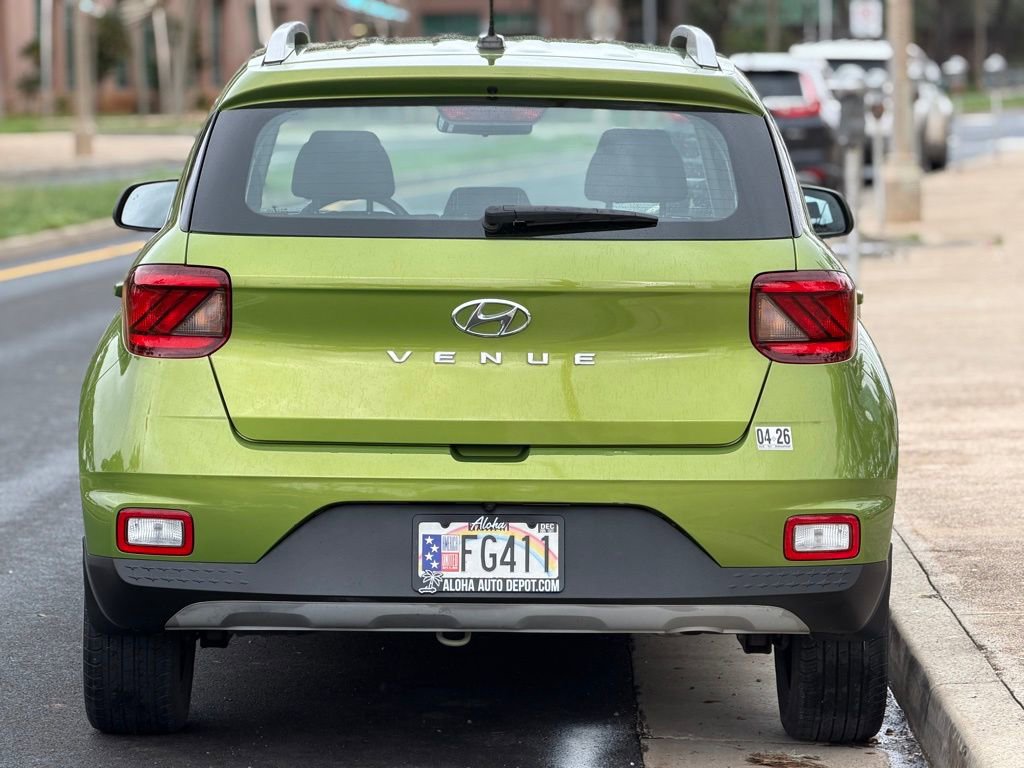 Used 2023 Hyundai Venue SEL image 4