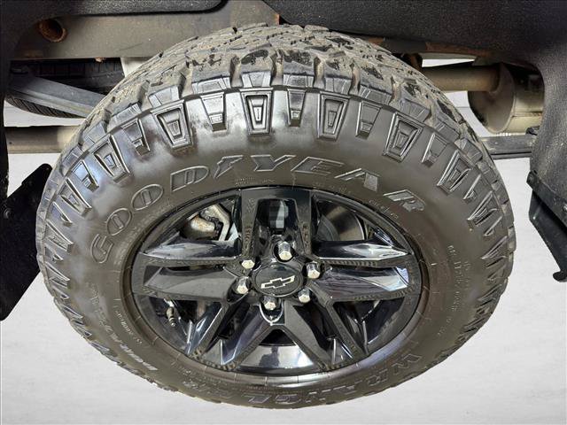 Used 2023 Chevrolet Silverado 1500 Custom Trail Boss w/ Midnight Edition AWD/4WD image 17