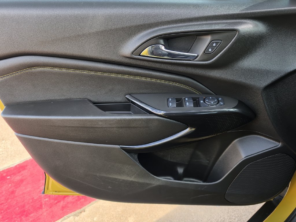 Used 2025 Chevrolet Trax ACTIV w/ Sunroof Package FWD image 25
