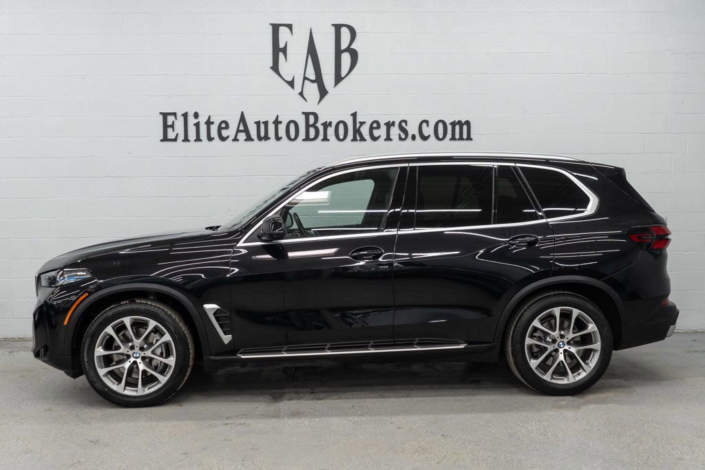 Used 2024 BMW X5 xDrive40i w/ Premium Package image 2