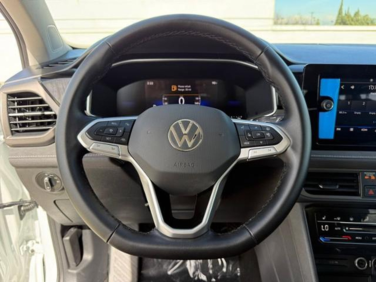 New 2026 Volkswagen Taos SE FWD image 15