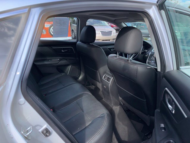 Used 2017 Nissan Altima 2.5 SL w/ 2.5 Technology Package FWD image 9