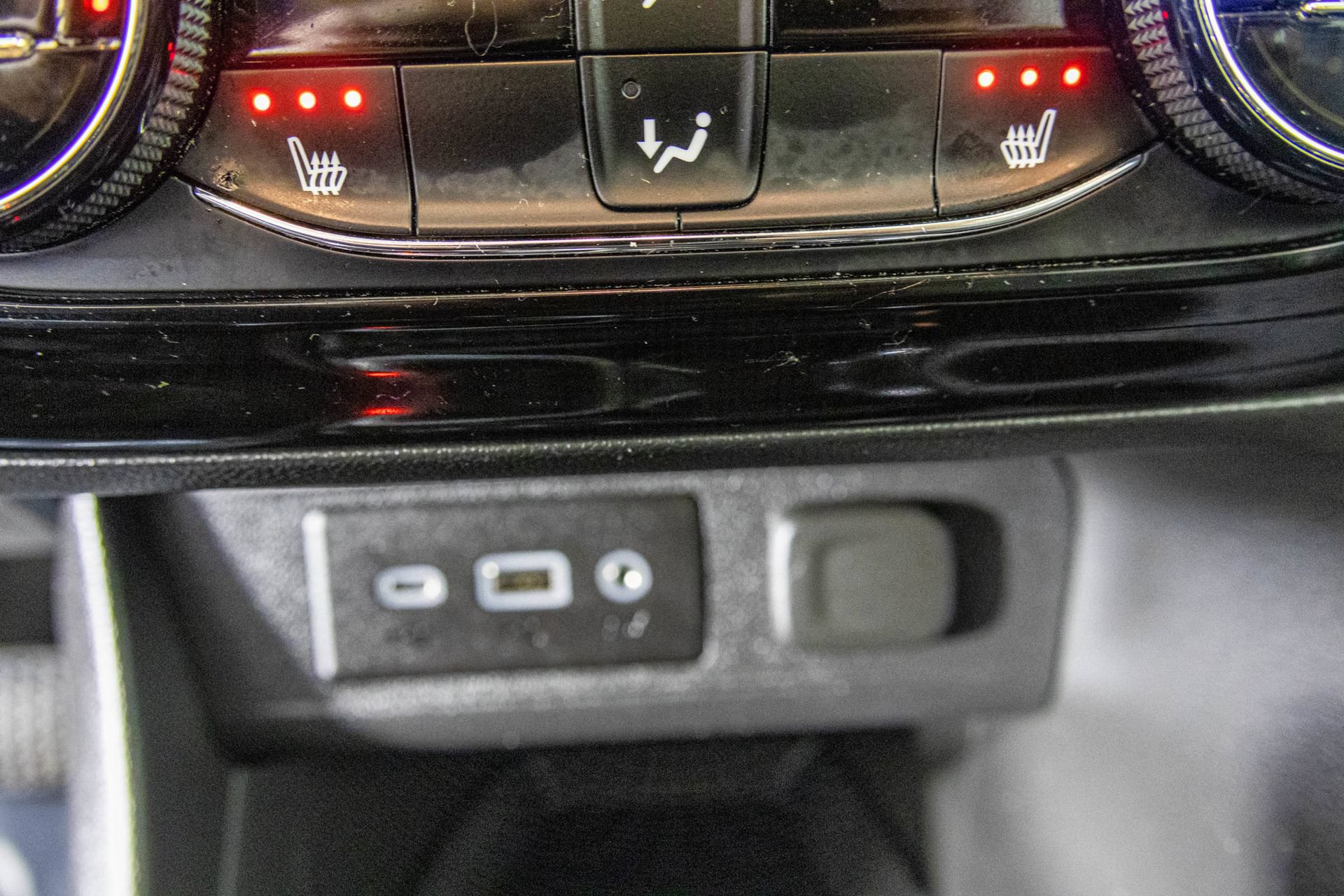 Used 2022 Buick Encore GX Essence w/ Experience Buick Package AWD/4WD image 9