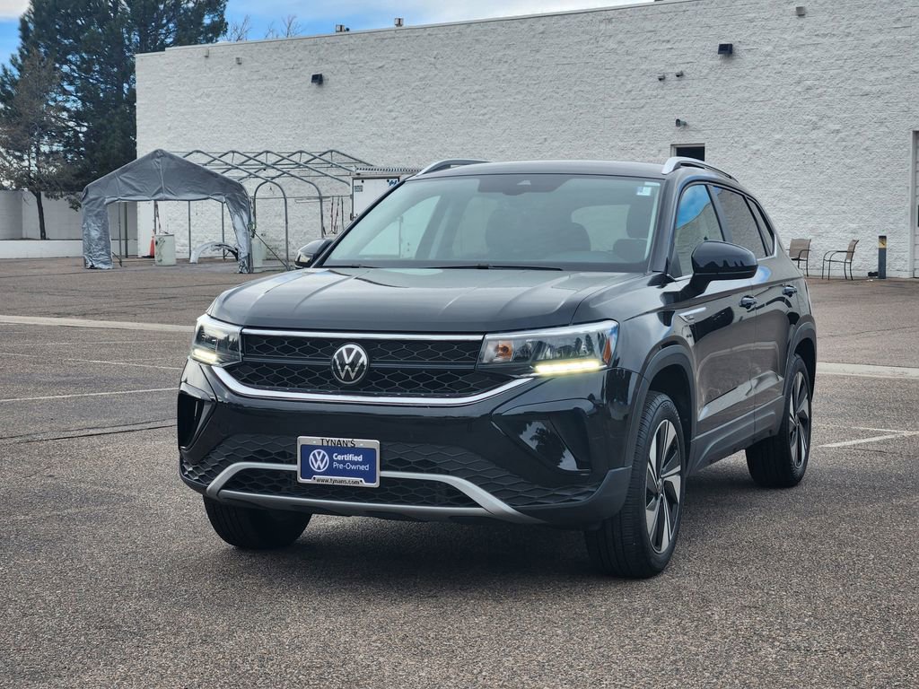 Certified 2024 Volkswagen Taos SE image 4