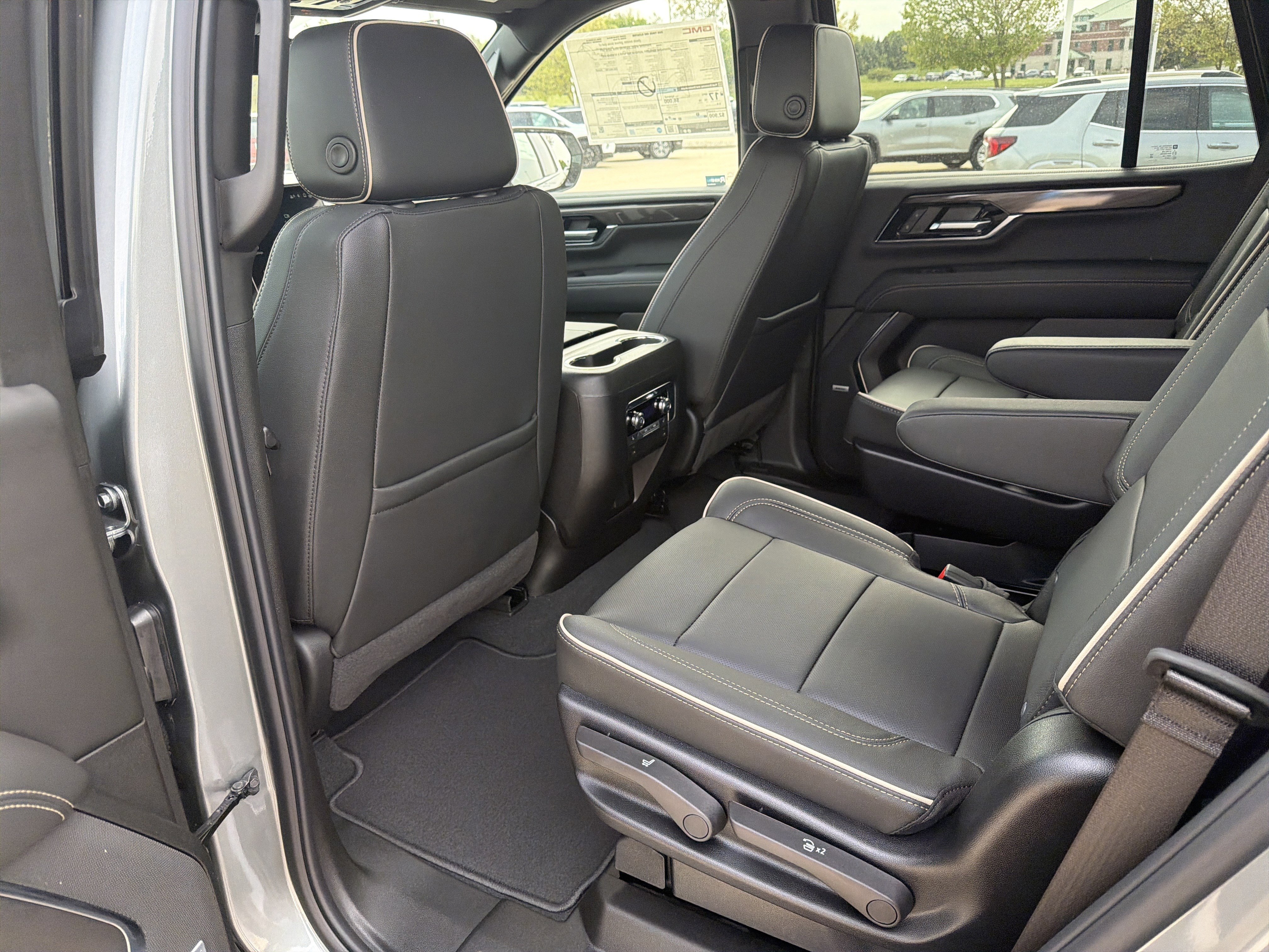 New 2026 GMC Yukon Elevation image 11