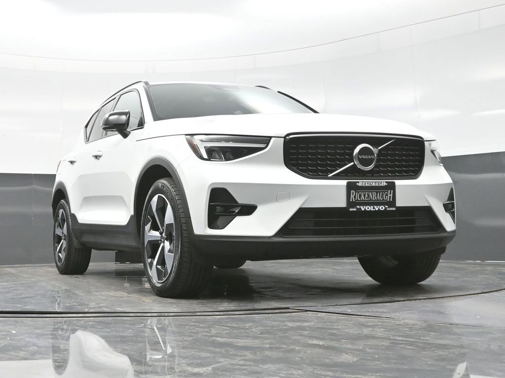 Used 2023 Volvo XC40 B5 Plus w/ Climate Package image 14
