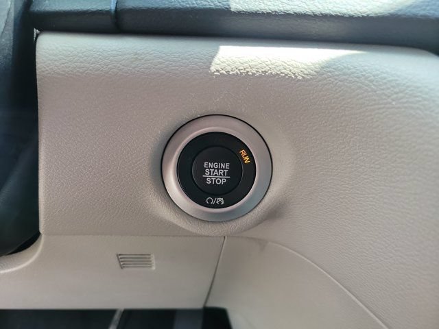 Used 2024 Chrysler Pacifica Touring-L FWD image 25