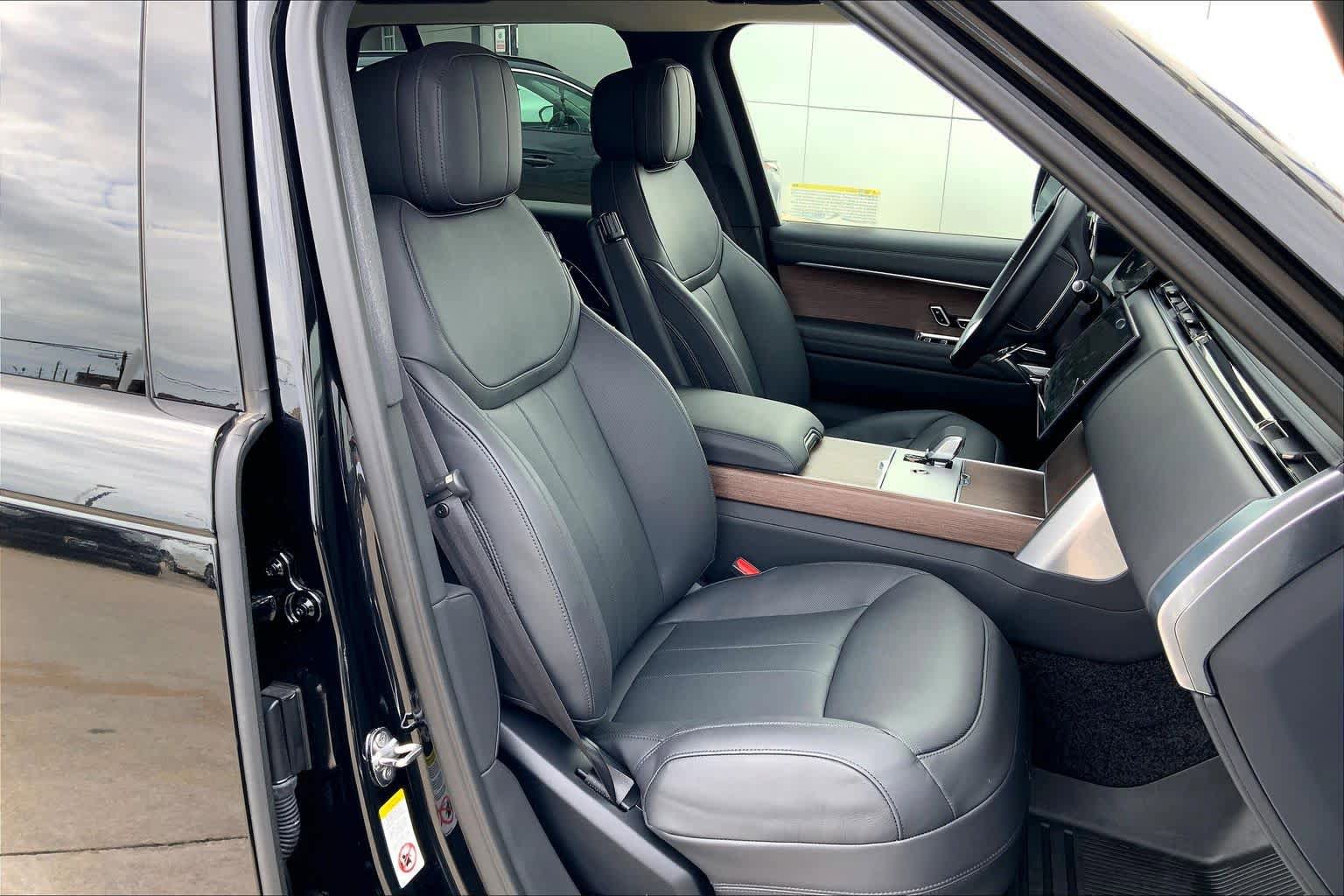 Used 2025 Land Rover Range Rover SE AWD/4WD image 9