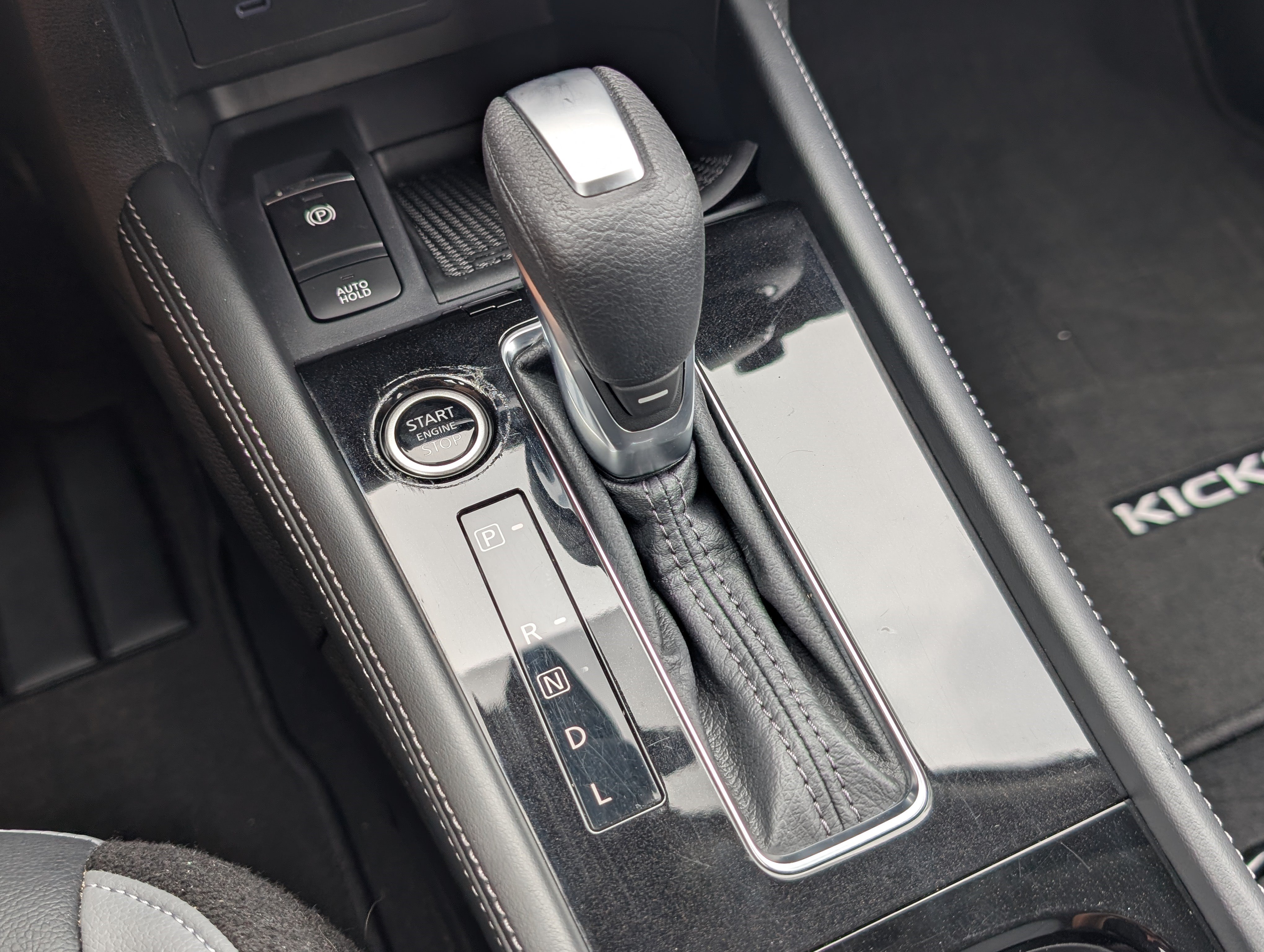 Used 2024 Nissan Kicks SR w/ SR Premium Package FWD image 30