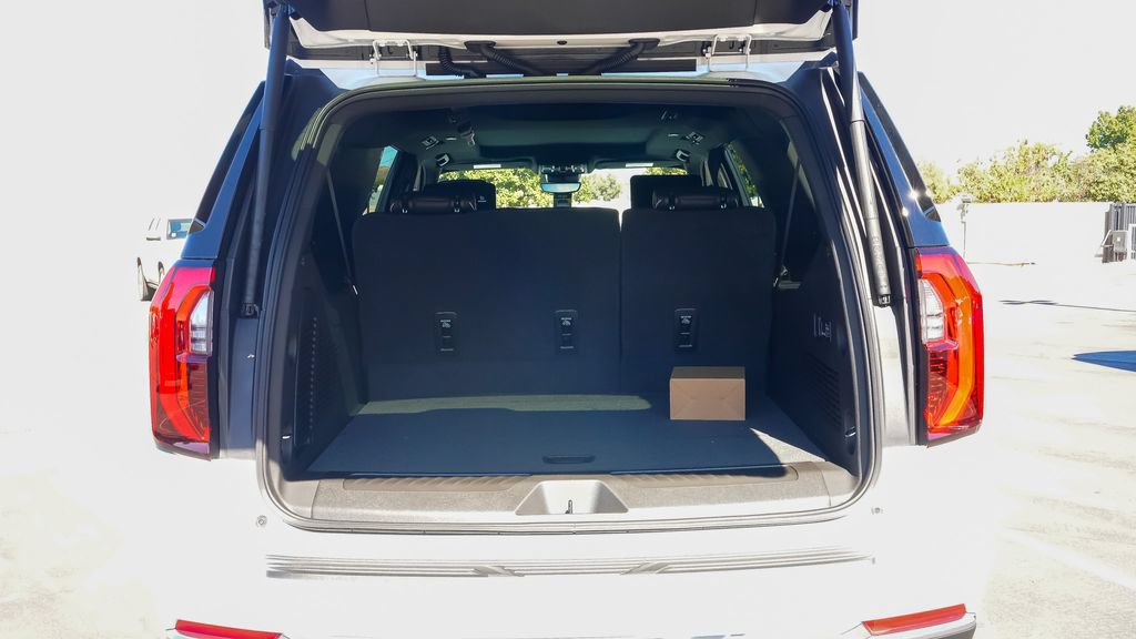 New 2026 GMC Yukon XL Elevation w/ Elevation Premium Package AWD/4WD image 9