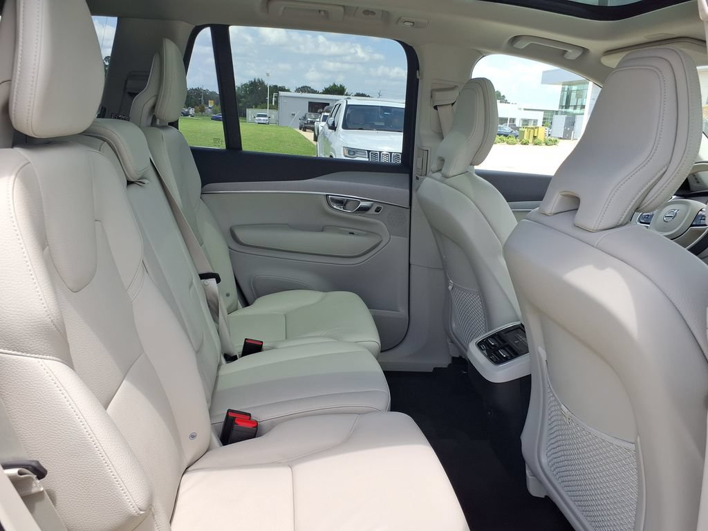Used 2025 Volvo XC90 B5 Core AWD/4WD image 23
