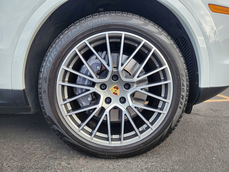 Used 2022 Porsche Cayenne Platinum Edition AWD/4WD image 19