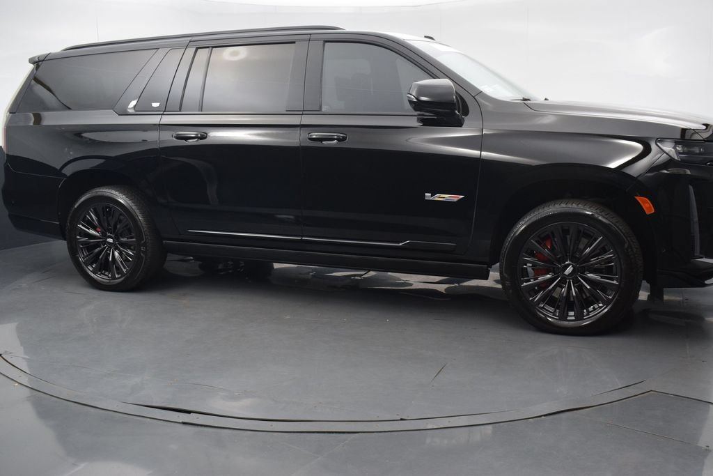 Certified 2023 Cadillac Escalade ESV V w/ Heavy-Duty Trailer Package AWD/4WD image 7