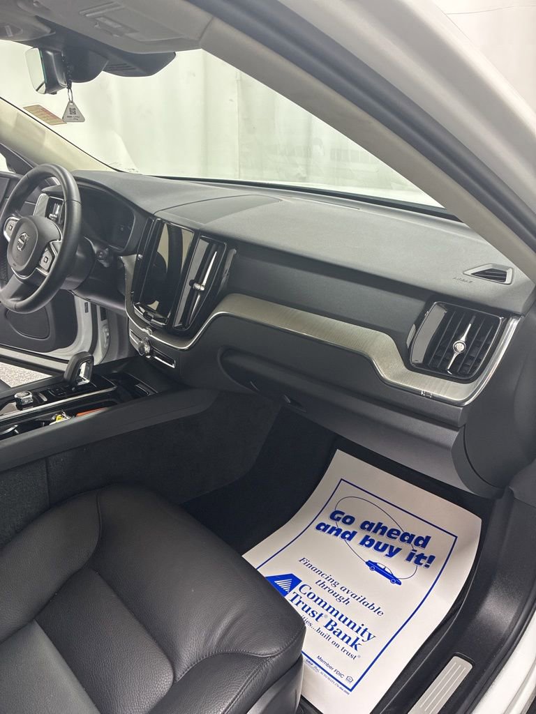 Used 2025 Volvo XC60 B5 Plus image 31