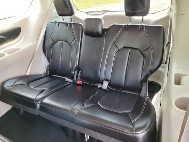 Used 2024 Chrysler Pacifica Touring-L image 35