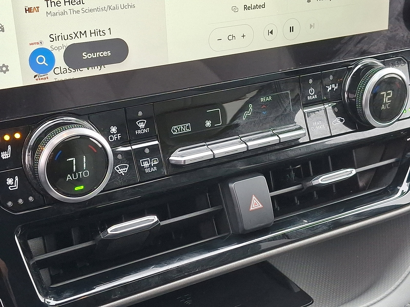 Used 2023 Toyota Highlander Limited image 17