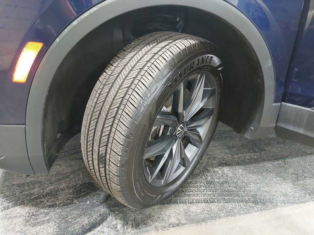 Used 2022 Volkswagen Tiguan SE image 34