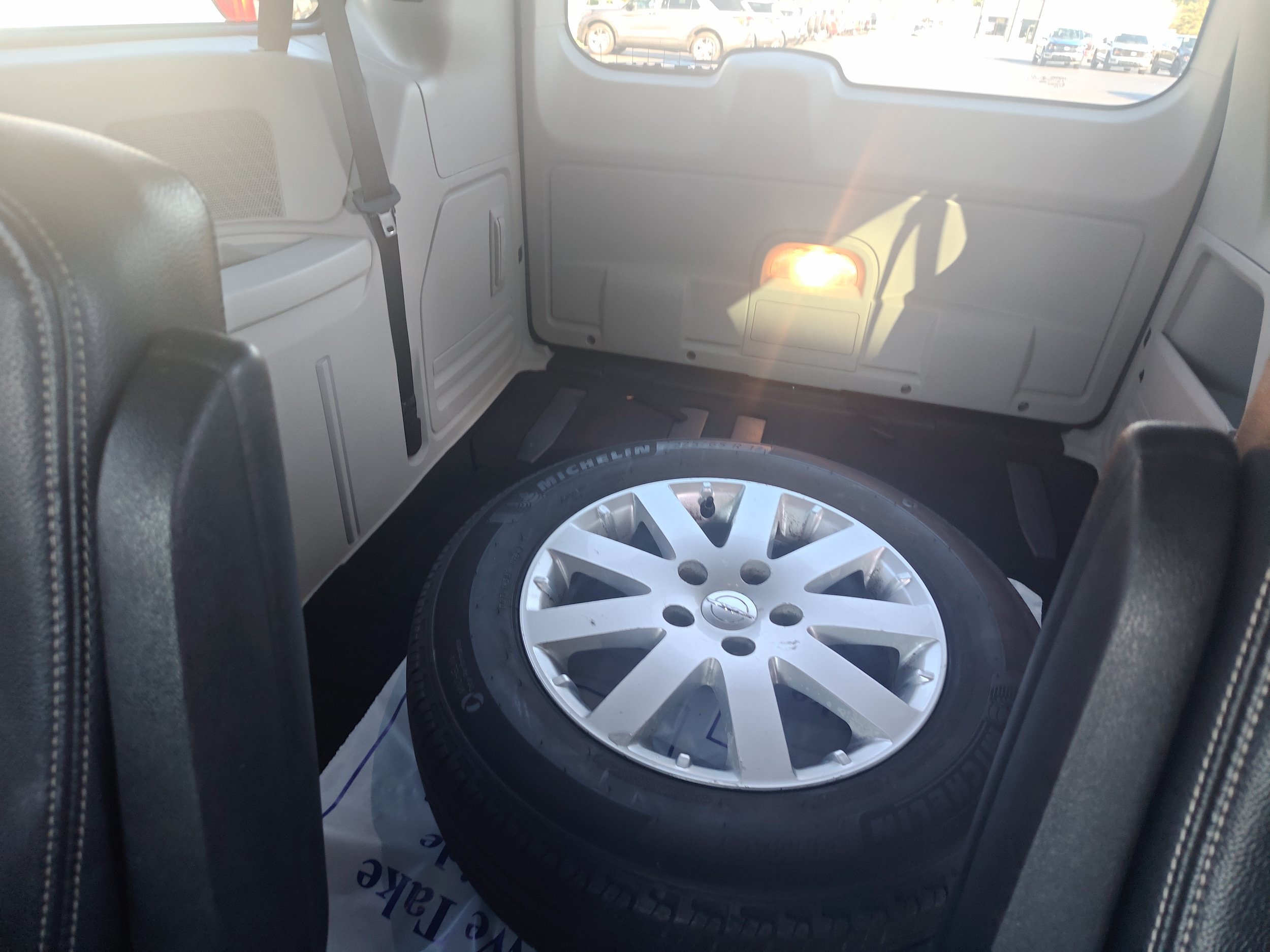 Used 2014 Chrysler Town & Country Touring FWD image 19