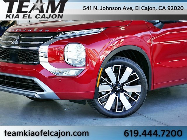 Used 2025 Mitsubishi Outlander SEL image 3