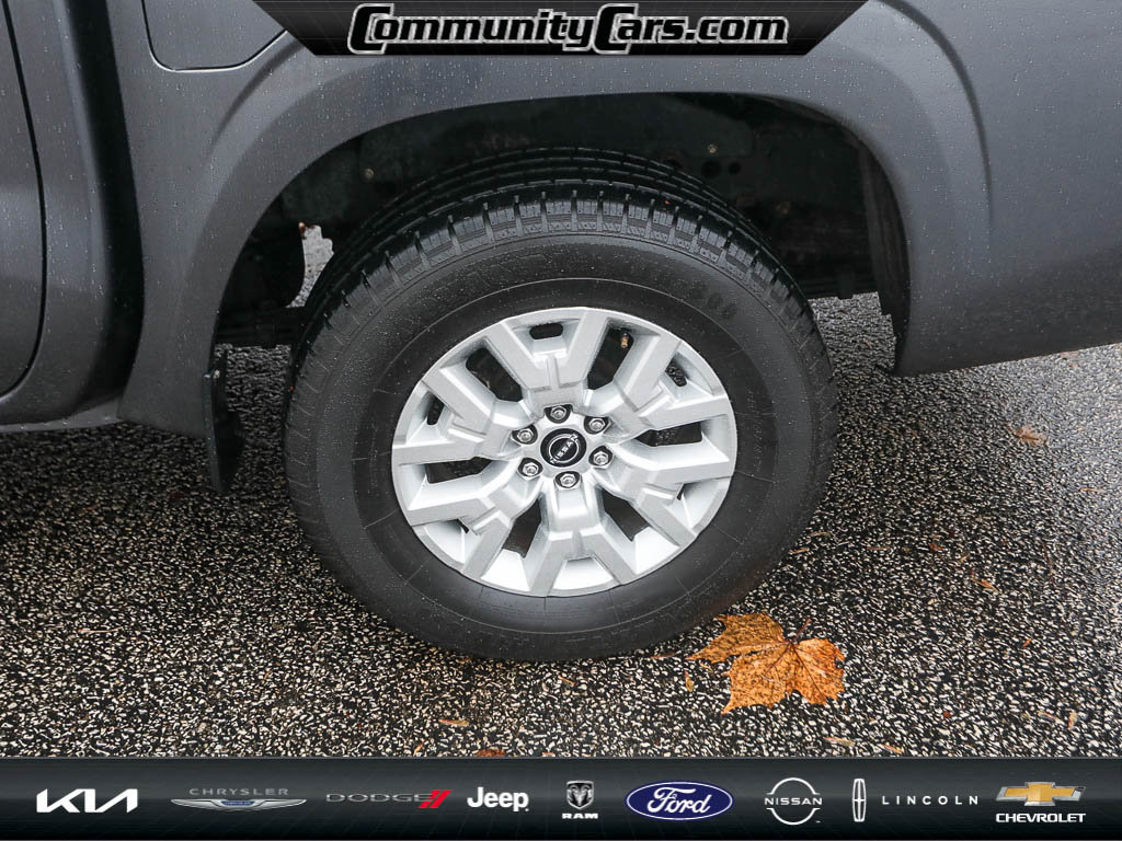 Used 2023 Nissan Frontier SV image 5