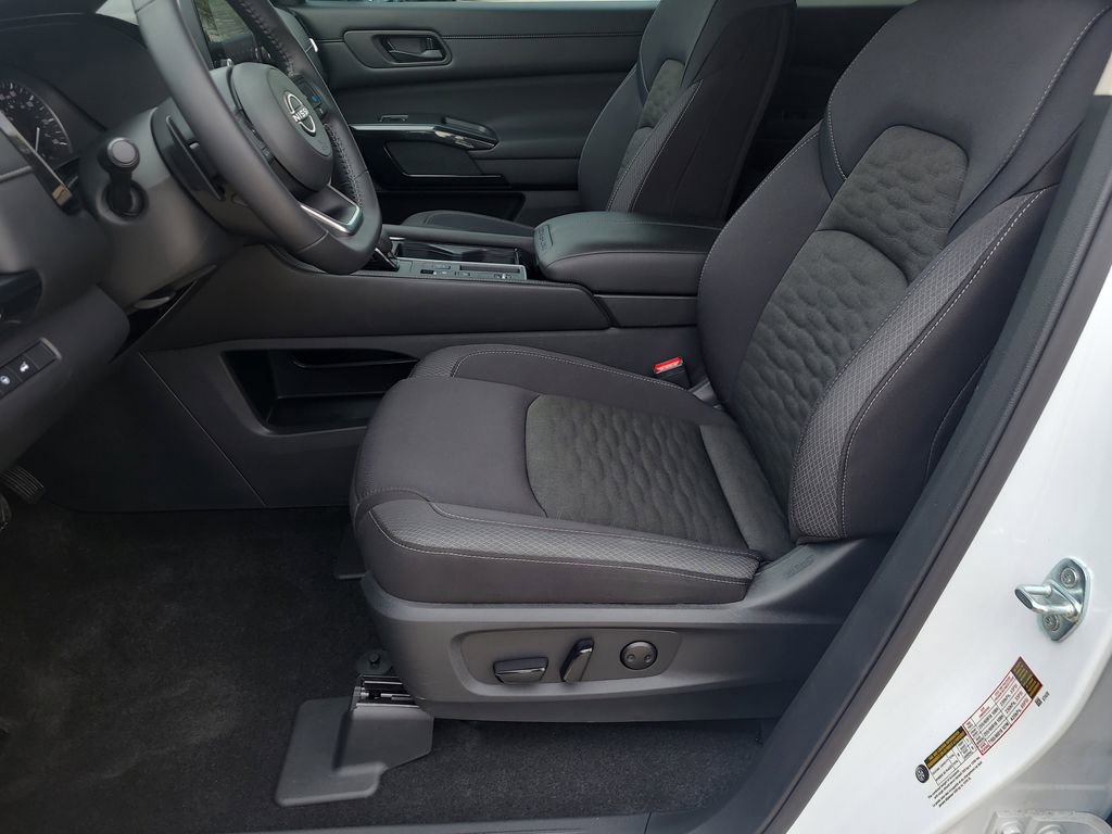 Certified 2025 Nissan Pathfinder SV image 16