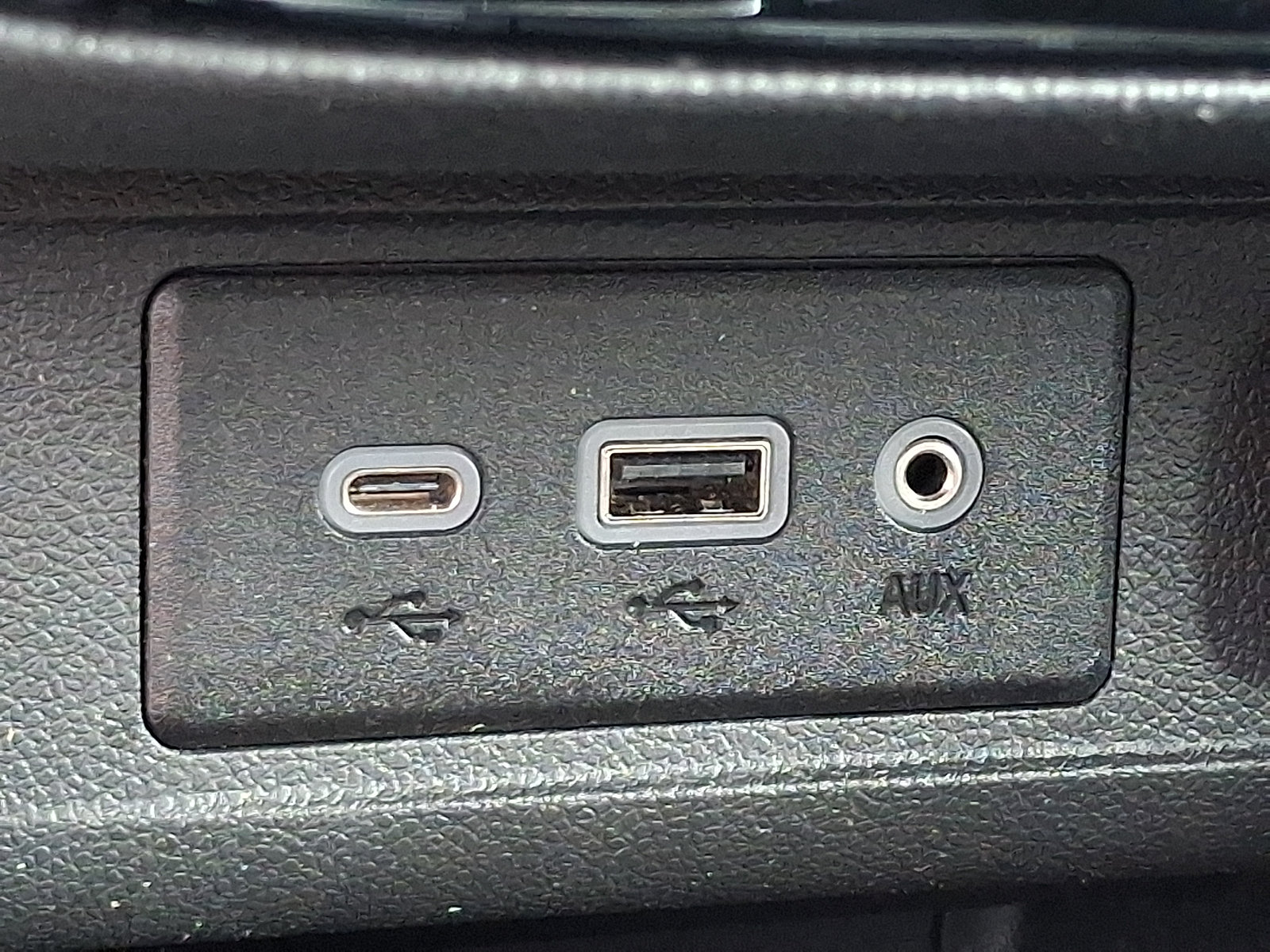 Used 2023 Buick Encore GX Select w/ Sport Touring Package FWD image 24