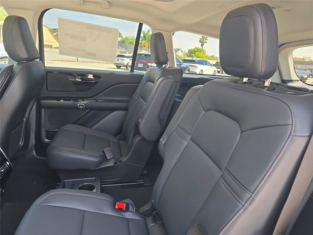 New 2026 Lincoln Aviator 2WD image 11