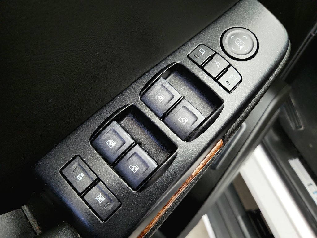 Used 2019 Chevrolet Suburban Premier w/ Premier Plus Edition AWD/4WD image 26